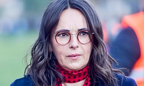 Kasia Kowalska przeszła radykalną metamorfozę i pokazała figurę w prześwitach. Fani dopytują: "Coś z twarzą było robione?" [zdjęcie]