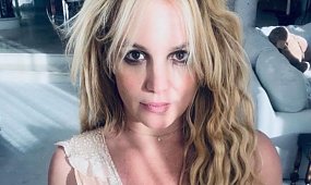 Britney Spears polizała lokówkę i pokazała nowy blond. Fryzjer Kim Kardashian przerywa milczenie [zdjęcie]