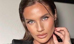 Karolina Gilon w stroju Ewy pluska się w wannie. Rozgrzała internat, a fani przecierają oczy ze zdumienia [foto]