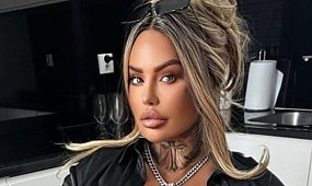 Laluna wypięła rozgogolone ciało w bikini, ale fani patrzą tylko na jeden szczegół. "Okno z tyłu jest mega wygięte" [zdjęcie]