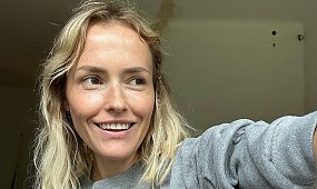 Olga Frycz zrzuciła ubrania i bez żenady pokazała, jak wygląda ciało tuż po porodzie. Komentarz gwiazdy to absolutny hit [zdjęcia]