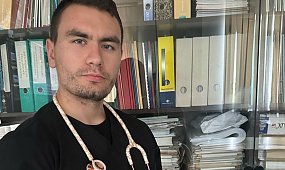 Szokujący pierwszy dzień Conana Kaźmierskiego na stażu w klinice. Od razu pojawiły się gigantyczne schody