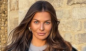 Wymuskana Anna Lewandowska pręży kaloryfer w kusym bikini. Fani wprost: "Anka, ty żyleto" [wideo]