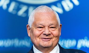 Adam Glapiński rozbił bank. NBP ujawnił pensję prezesa. Ta kwota zwala z nóg!