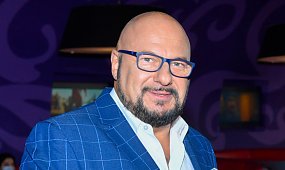 Piotr Gąsowski pokazał swoje świadectwo maturalne. Trudno uwierzyć w te oceny, fani nie gryzą się w język