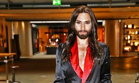 Szczęka opada! Tak dziś wygląda Conchita Wurst. Nowy wizerunek Thomasa Neuwirtha wprawia w osłupienie [zdjęcia]
