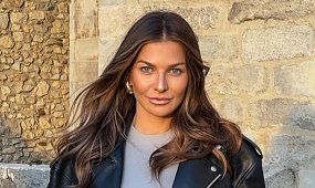 Anna Lewandowska odsłoniła rzeźbę brzucha w różowym komplecie. Fani zachwyceni: "Aż miło popatrzeć na te kształty"