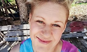 Dominika Clarke wypłynęła z dziećmi łódką. Internautki grzmią bez litości: "Gdzie są kapoki?!"