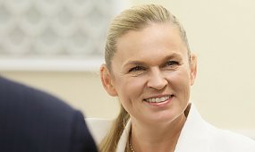 To koniec smartfonów w polskich szkołach? Nowacka po rozmowie z Tuskiem: "Decyzja przyspieszona"