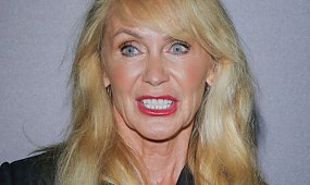 57-letnia Beata Ścibakówna pozuje topless. Internauci nie gryzą się w język: "Petarda" [zdjęcie]