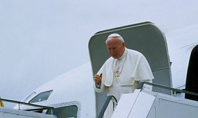 Choroba, która złamała Jana Pawła II, zaczyna się niewinnie. Jest jednak nadzieja dla 100 tysięcy Polaków z chorobą Papieża