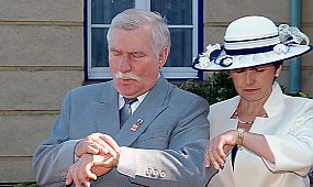 Lech Wałęsa ogłasza rozpad małżeństwa po 57 latach? Padły gorzkie słowa: "Mamy siebie dość"