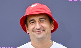 Michał Koterski dał się ponieść nietypowym czułościom. Na najnowszym zdjęciu wącha palce ukochanej [foto]