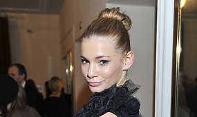 Maja Bohosiewicz pręży wyrzeźbiony przód w mikroskopijnym bikini. Tak wyciska ciężary. Fani grzmią pod postem [zdjęcie]