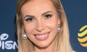 39-letnia Izabela Janachowska odsłoniła ciążowy brzuszek. Fani w szoku: "Gdzie to dziecko się mieści?" [zdjęcie]