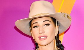 53-letnia Steczkowska wypięła się na czworaka w falach. Bedoes nie wytrzymał: "Pani Justyno!!!" [wideo]