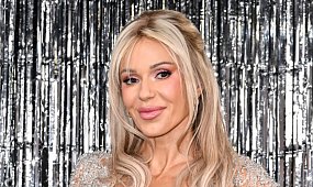 Doda w sukni ślubnej przekazała radosną nowinę! Ogłoszenie o kolejnym ślubie wyświetliła na wielkim neonie