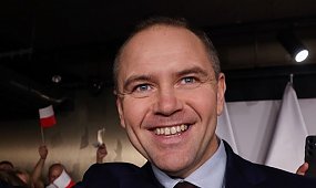 Karol Nawrocki zerwał z tradycją i postawił na przepych. Jego urzędnicy pławią się w luksusach, a w umowie za miliony ukryto porażający haczyk!