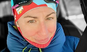 Justyna Kowalczyk na szczycie z uśmiechniętym mężczyzną. Fani już wiedzą, kim jest ten szczęściarz [zdjęcie]
