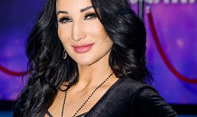 Justyna Steczkowska przeznaczyła pierwszą wielką wypłatę na dom rodziców. Artystka zdradziła, ile DOPŁACA do koncertów