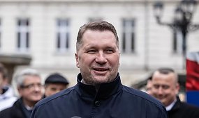 Przemysław Czarnek oszalał na jej punkcie. Wydał fortunę, by być z Kasią. Kim jest jego żona? [zdjęcia]