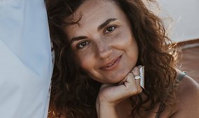 Żona Prokopa w mikroskopijnej panterce kusi z basenu. Polacy oniemieli na widok tak skąpego bikini