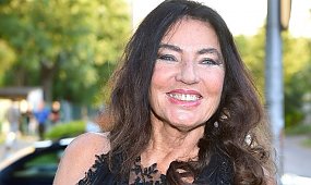 Agnieszka Fitkau-Perepeczko pokazała zdjęcie sprzed lat w wyciętej sukni. Fani nie gryzą się w język: "Bogini to mało powiedziane" [zdjęcie]