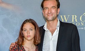 Tak dziś wygląda córka Tomasza Kota. Od nieśmiałej nastolatki do pewnej siebie kobiety — Blanka Kot przeszła imponującą metamorfozę