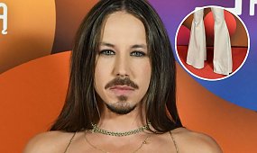 Michał Szpak z rozgogoloną klatą i w spodniach po pachy wystąpił w TVP. Sieć bezlitośnie: "Chodzące nieporozumienie"