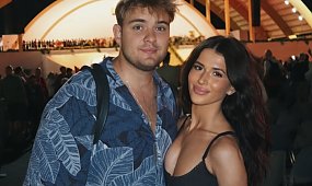 Roksana Węgiel cała w brokacie wynurzyła się z jeziora. Pokazała swoje atuty w za małym opalaczu. "Anioł, nie kobieta"