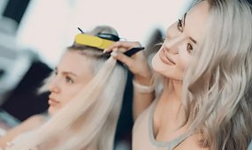 Włosy tape on - na czym polega metoda kanapkowa przedłużania włosów?