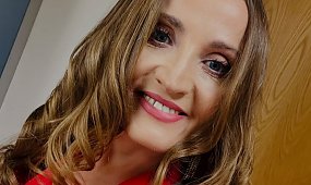 Justyna Dobrosz-Oracz odsłoniła nogę w sukni z niebotycznym rozcięciem. Fani w osłupieniu: "Zupełnie inna osoba" [zdjęcie]