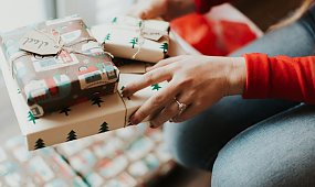 Jaka biżuteria na prezent? Przewodnik po idealnych upominkach i trendach