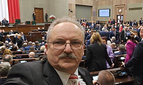 Koniec świata w Sejmie. Jakubiak załamany na wieść o prohibicji. "Przy kompocie będziemy siedzieli?"