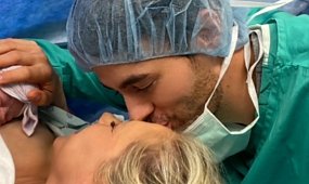50-letni Enrique Iglesias po raz czwarty został tatą. Anna Kurnikowa do końca ukrywała ciążę