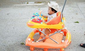 Jak dobrać wysokość chodzika do wzrostu dziecka?