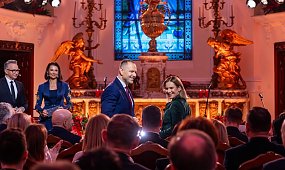 Marta Nawrocka w butelkowej zieleni. Ekspert nie ma wątpliwości: "Synonim świątecznej elegancji"