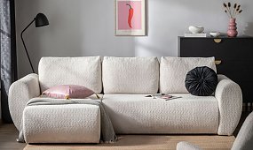 Aksamit, welur czy bouclé? Oto najpiękniejsze narożniki do salonu z najmodniejszych tkanin