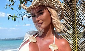 Izabela Macudzińska osłania podrasowany przód mikroskopijnymi trójkącikami. Szok, to mało powiedziane