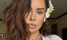 Natalia Siwiec pręży rozgogolone ciało na jachcie. Ten drapieżny szczegół na żebrach odbiera mowę [zdjęcie]