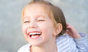 Fluoryzacja: Szybki i skuteczny sposób na wzmocnienie szkliwa – czy potrzebują jej tylko dzieci?