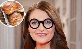 Tylko jedna metoda jedzenia pączka jest godna damy. Sprawdź, czy nie popełniasz gafy przy stole [wideo]