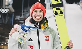 Skandal na igrzyskach w Mediolanie. Sportowcy zdobywają medale, a te... rozpadają się w dłoniach. "Wstyd na cały świat" [zdjęcia]