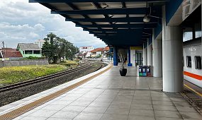 Tragiczny finał podróży do sanatorium. Ciało 70-latki leżało na torach. "Sześć godzin nikt jej nie szukał"