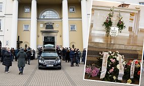 Żałobnicy zrobili TO przy wynoszeniu urny Dykiel. Kościół wypełnił się szokującym dźwiękiem