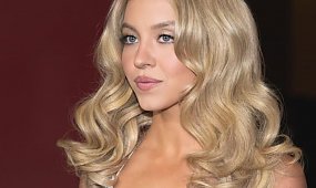 Sydney Sweeney znów pręży się i pozuje w kusej bieliźnie. Skandal na znaku Hollywood to dopiero początek [zdjęcia]