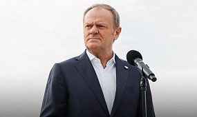 Donald Tusk dwoi się i troi, by ratować notowania. Ten podział narodu po prostu wbija w fotel [sondaż]