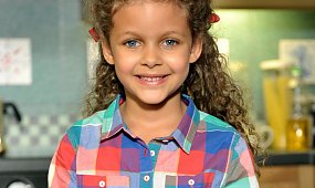 Szczęki opadły do samej ziemi. Pamiętacie Zosię z "Rodzinki.pl"? Emilia Dankwa nie jest już dzieckiem. To posągowa piękność [dużo zdjęć]