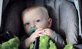 Jak wybrać fotelik samochodowy, który zapewni dziecku bezpieczeństwo przez lata