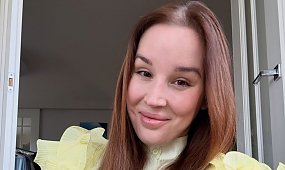 Lil Masti dwa tygodnie po porodzie wciska się w jeansy. Szok, co ona pokazała do kamery! [wideo]